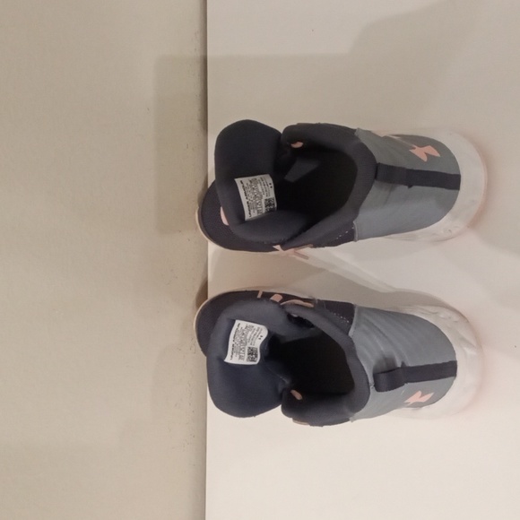 Under Armour Grey Blue with Peach Sneakers Size 5Y - Picture 4 of 6